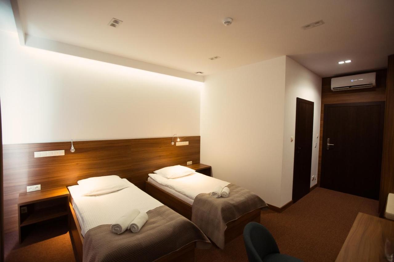 Hotel Rubin Stara Blotnica ภายนอก รูปภาพ