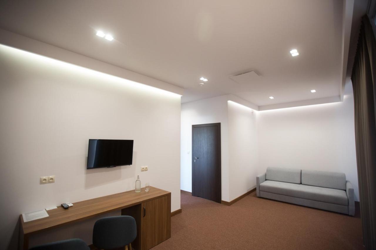 Hotel Rubin Stara Blotnica ภายนอก รูปภาพ
